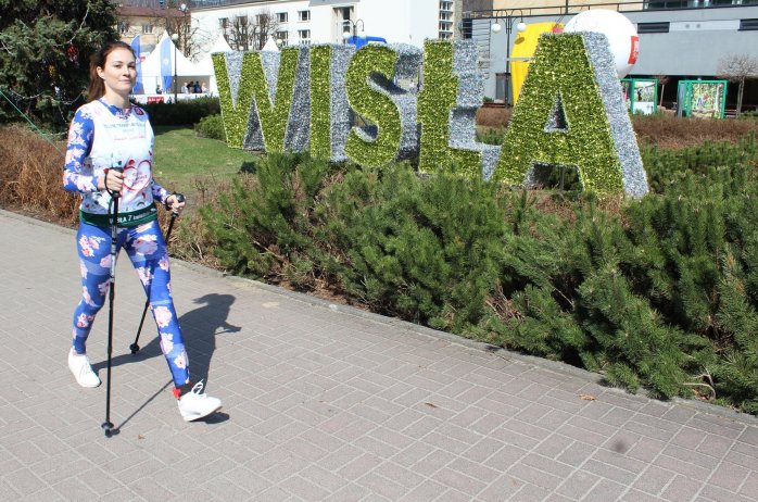 Uczestnicy na trasie biegu